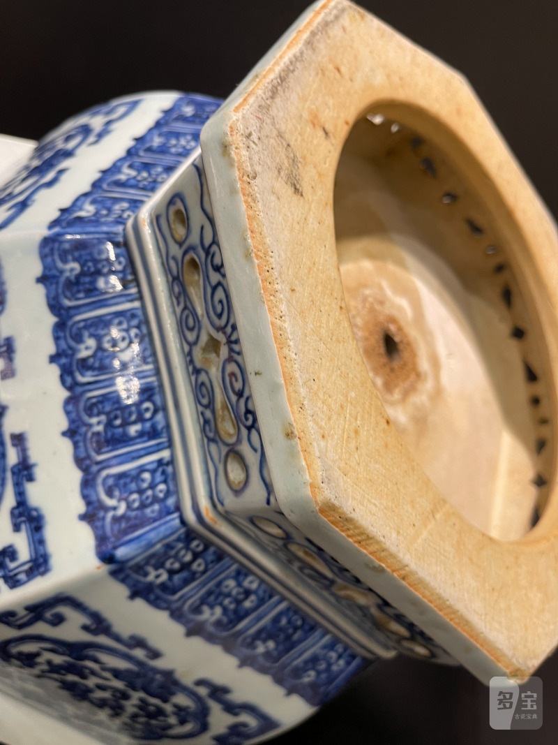 清乾隆 青花团花纹六方大花盆 - 图11